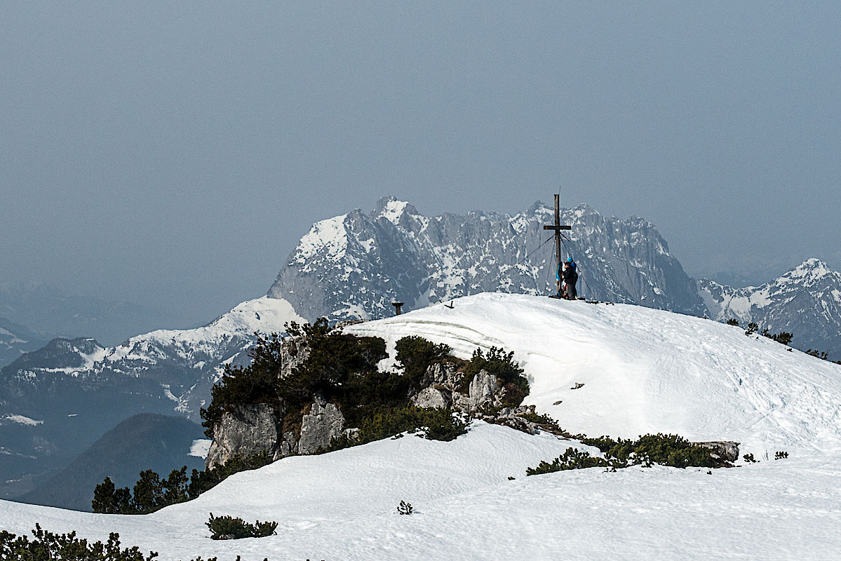 Am Gipfel der Steinplatte mit Blick zum Wilden Kaiser.