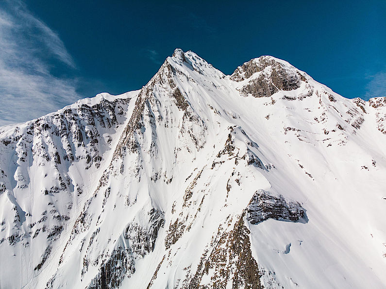 Der unbestiegene Dolomitisveri (3260m) mit seiner Nordflanke und dem Needle Colouir