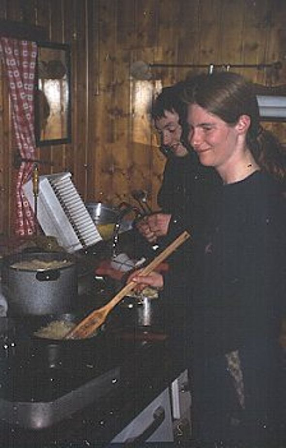 Abendliche Kochsession auf der Gallfallalm nach der Skitour