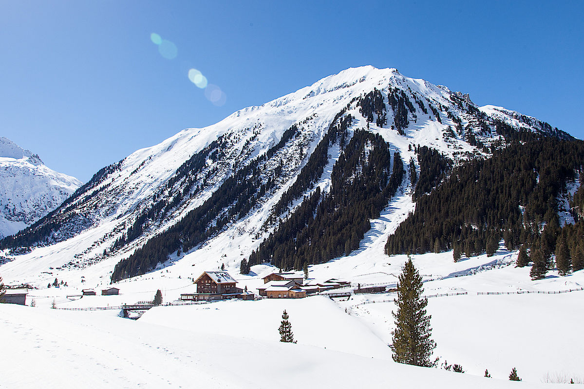Das Krimmler Tauernhaus ist ein toller Skitourenstützpunkt zwischen Zillertaler Alpen und Hohen Tauern.