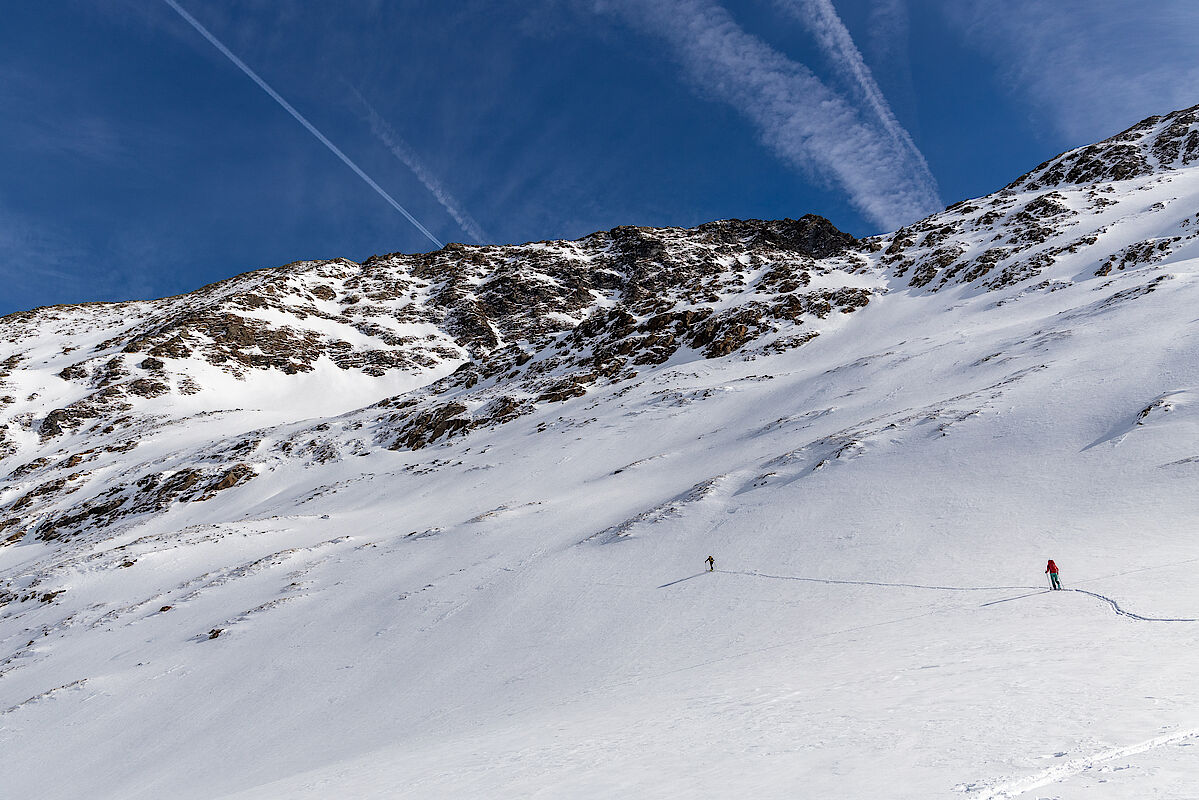 Vom Talboden gehts über eine kurze Steilstufe ins Wilde Karl, da haben wir die Ski ein paar Meter abgeschnallt 