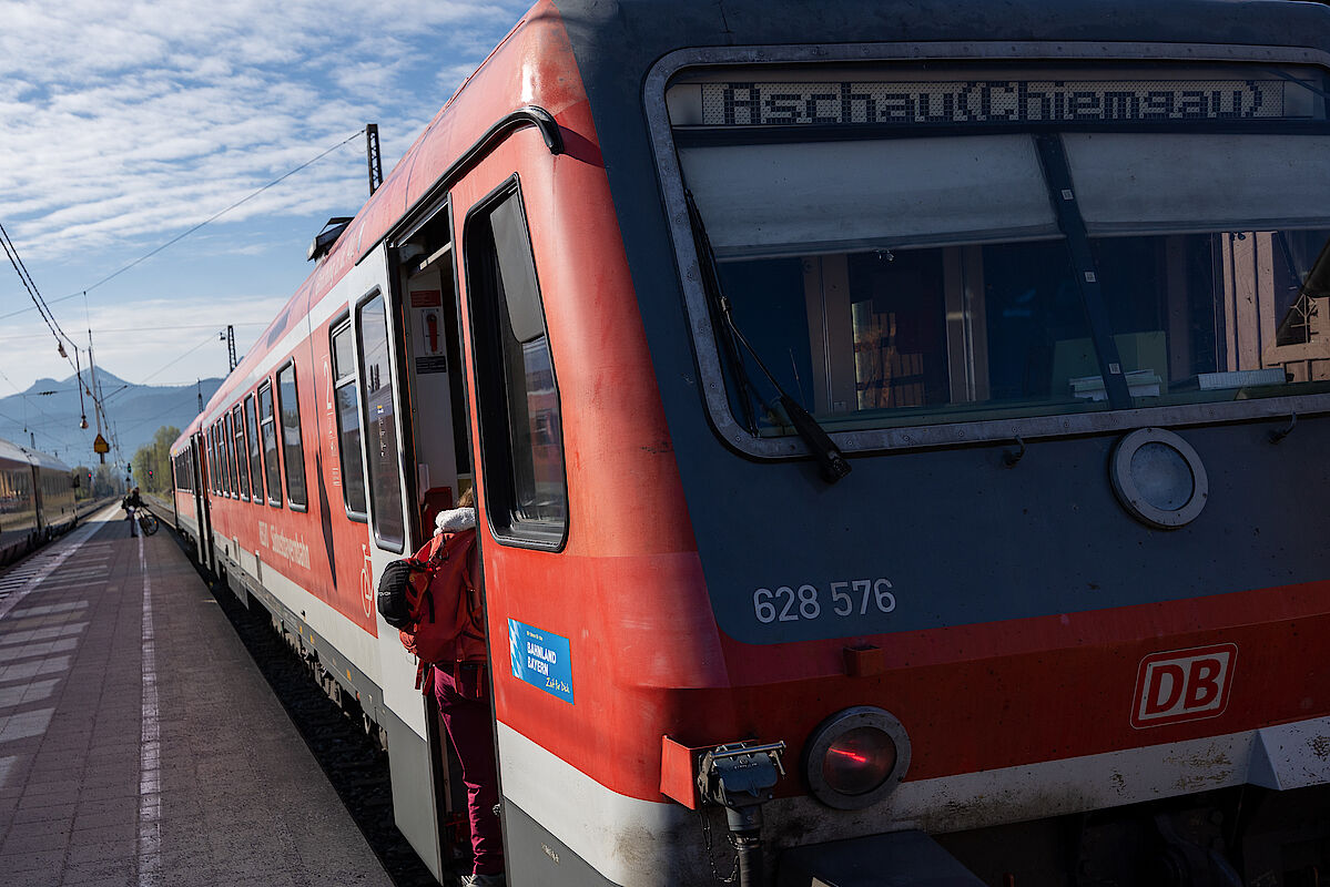 Anreise mit dem Zug über Prien nach Aschau geht in Rosenheim in einer Dreiviertelstunde