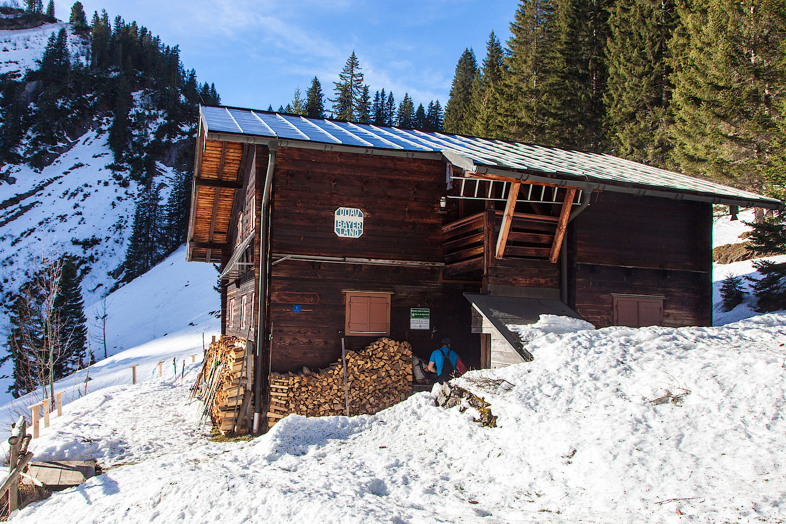 Die Rauhkopfhütte der Sektion Bayerland im Taubensteingebiet, in der an diesem Wochenende ein Lawinensuchtraining der Sektion stattfindet.