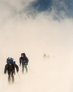 Flache Querung im Schneesturm