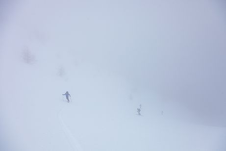 Bescheidene Sichtverhältnisse beim Aufstieg zum Flatschjoch. Bescheidene Sichtverhältnisse beim Aufstieg zum Flatschjoch.