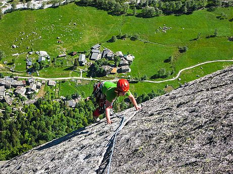 Bester Granit 500 m über dem Val di Mello - Sabine in Luna Nascente Bester Granit 500 m über dem Val di Mello - Sabine in Luna Nascente
