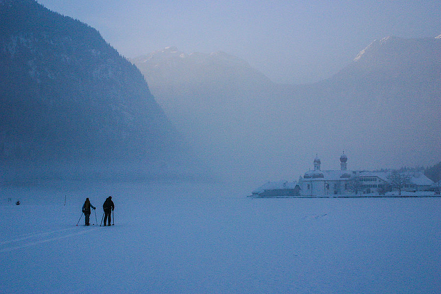 Anmarsch über den zugefrorenen Königsee 