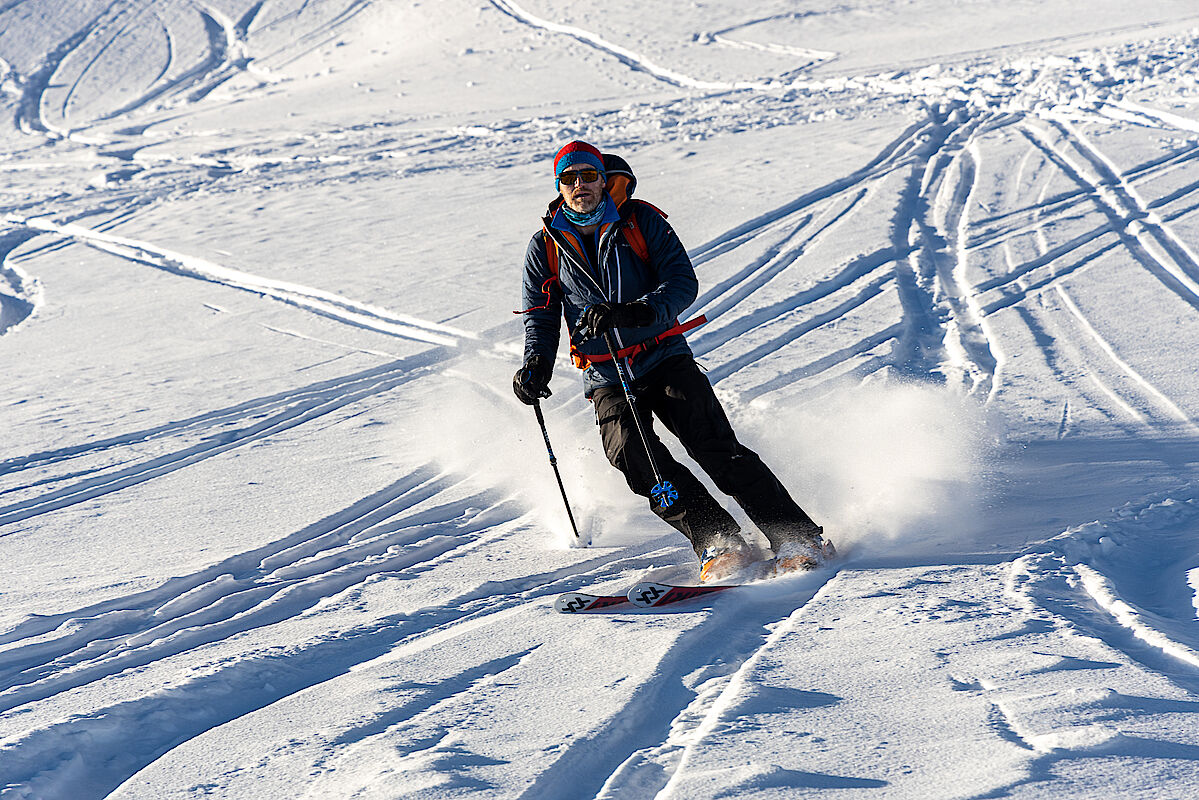 Entspanntes Schwingen im Pulverschnee