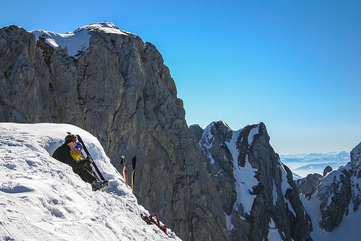Sonniger Rastplatz vor der Sonneck-Südwand 