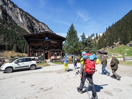 Gasthaus in der Au - die erste Wirtschaft seit fünf Tagen... aber eigentlich geschlossen. Gasthaus in der Au - die erste Wirtschaft seit fünf Tagen... aber eigentlich geschlossen.