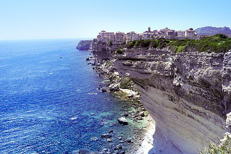 Die Klippenstadt Bonifacio an der Südspitze Korsikas
