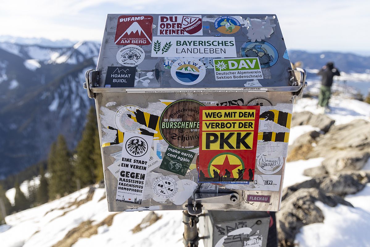 Pickerlsammelsurium am Gipfel