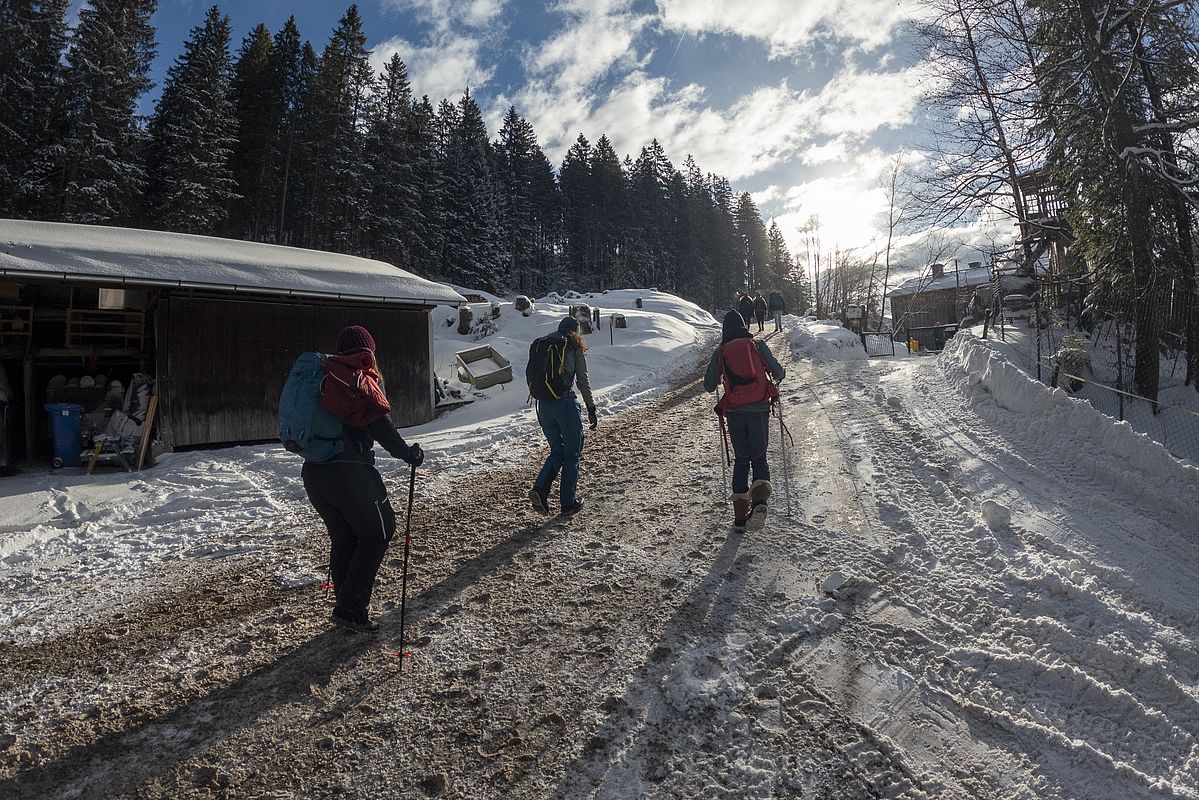 Die Straße in Richtung Schwarzenberghütte ist geräumt und gesalzen