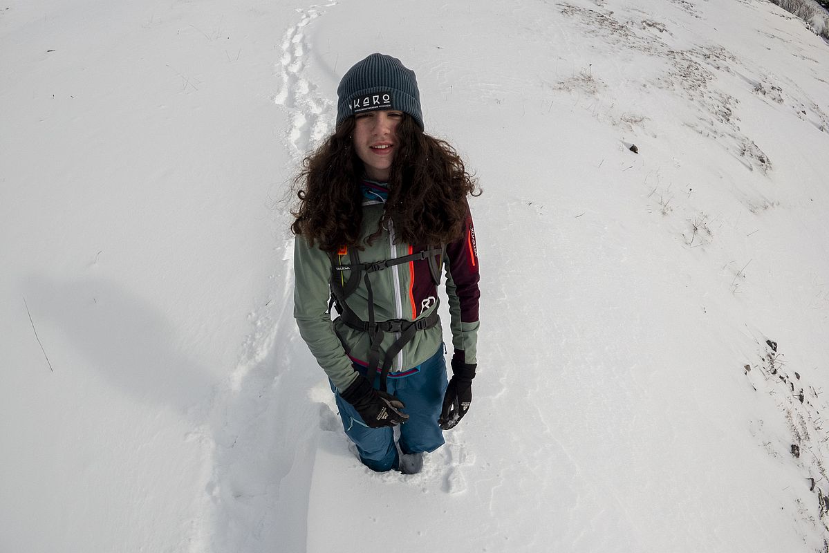 Knietiefer Neuschnee unter dem Taubensteinsattel - dort wo ihn der Wind zusammengeblasen hat.