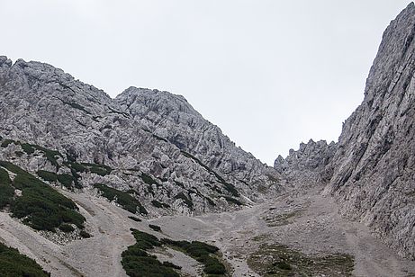 Blick von der Abzweigung zum Griesschartl, links davon das Lärcheck Blick von der Abzweigung zum Griesschartl, links davon das Lärcheck