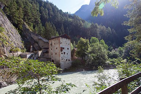 Kurzer Stop an der Burg Altfinstermünz Kurzer Stop an der Burg Altfinstermünz