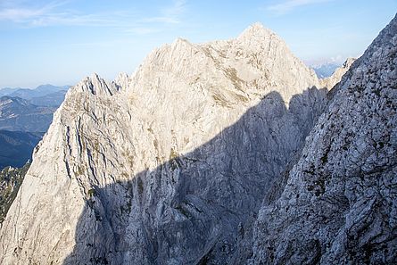 Kleine Halt, Gamshalt und Ellmauer Halt von Westen. Kleine Halt, Gamshalt und Ellmauer Halt von Westen.