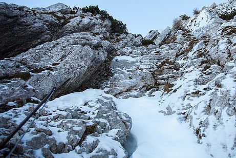Am Widauersteig - In den Rinnen liegt etwas harter Altschnee. Am Widauersteig - In den Rinnen liegt etwas harter Altschnee.
