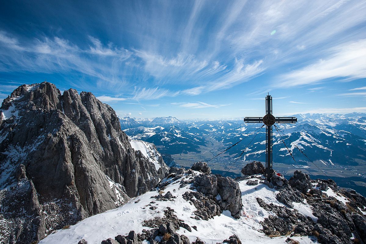 Traumhafter Ausbilck von der Westlichen Hochgrubachspitze auf Kitzbühel und den Alpenhauptkamm