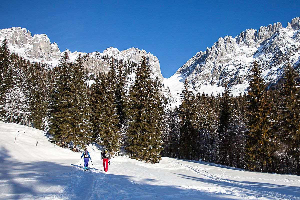 Verschneiter Parkplatz an der Wochenbrunner Alm.