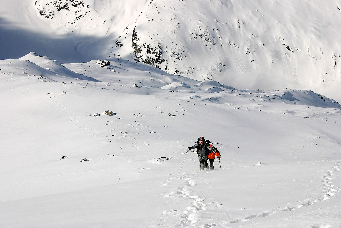 Kürsinger Hütte aus der Vogelperspektive vom Aufstieg zum Keeskogel