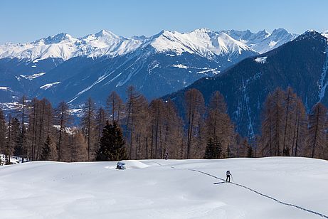 Aufstieg zum Piz Toissa - im Hintergrund die Albulaberge Aufstieg zum Piz Toissa - im Hintergrund die Albulaberge