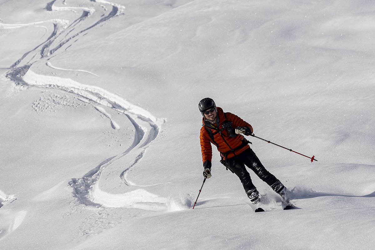 Lockerer, tiefer Schwimmschnee im unteren Teil