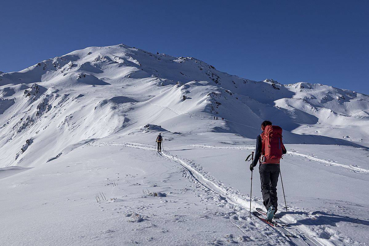 Beim Aufstieg über Sidanjoch hat man den Gipfelanstieg gut im Blick