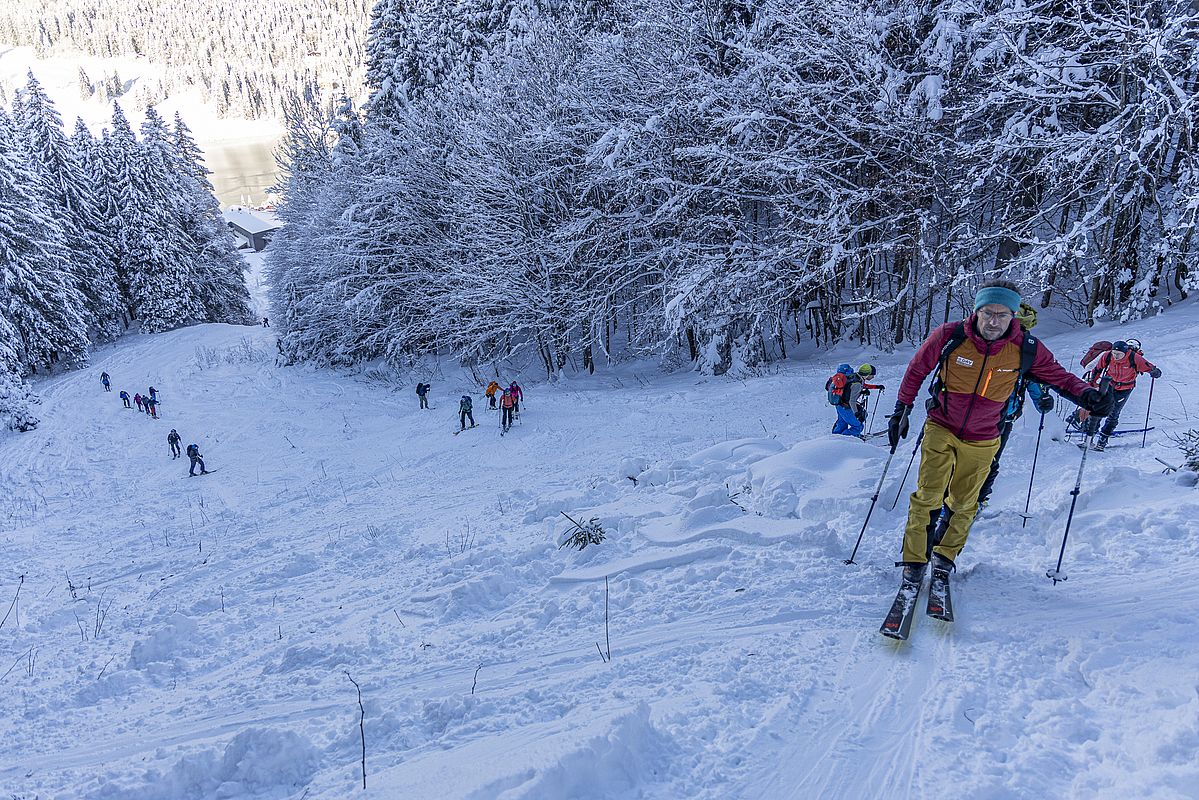 Gute Verhältnisse aber enorm viel Betrieb im Unteren Lochgraben am Morgen