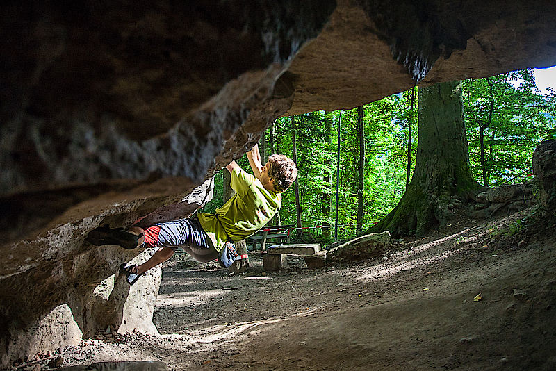 Ein historisches Bild - Bouldern in der zugemauerten Höhle an der Biber