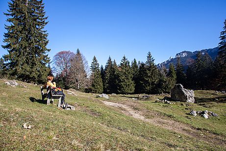 Die flachen Wiesen der Ellandalm sind erreicht. Die flachen Wiesen der Ellandalm sind erreicht.
