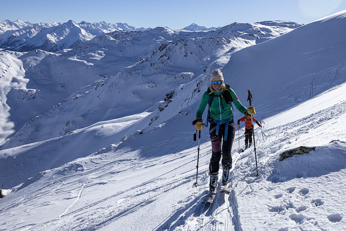 Der Gipfelhang mit Blick in die Zillertaler Alpen