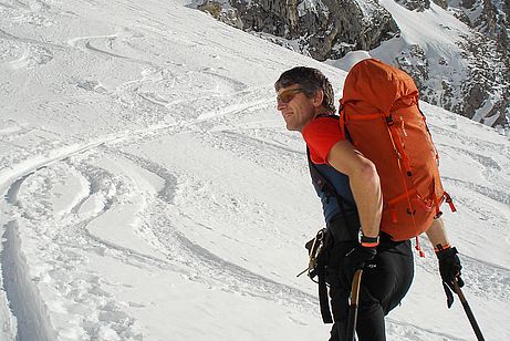 Selbst bei T-Shirt-Wetter schadet es nicht, wenn man dünne Handschuhe trägt (zum Beispiel falls man abrutscht, um sich die Hände nicht zu verletzen) Selbst bei T-Shirt-Wetter schadet es nicht, wenn man dünne Handschuhe trägt (zum Beispiel falls man abrutscht, um sich die Hände nicht zu verletzen)