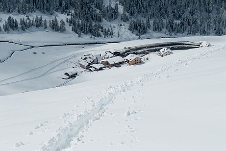Spuren im Stollschnee oberhalb von Melag Spuren im Stollschnee oberhalb von Melag