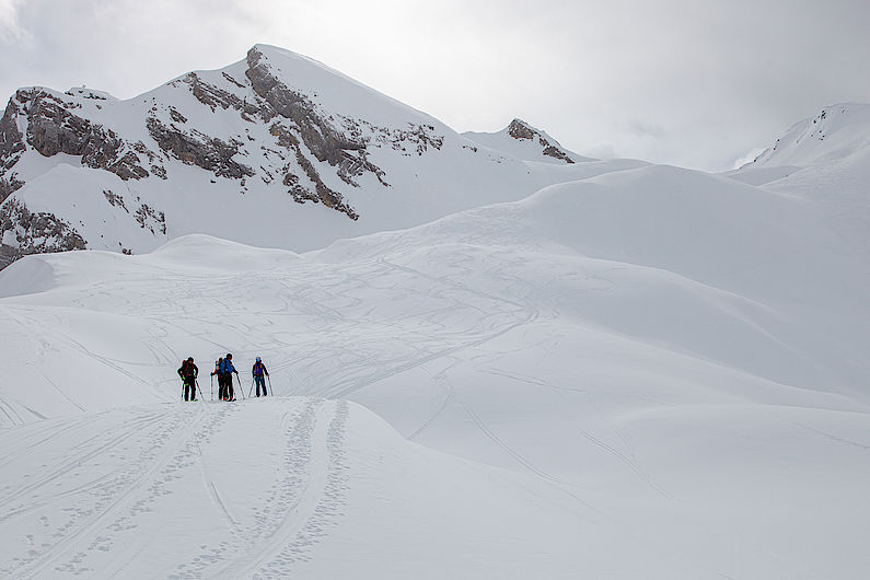 Schöner Pulverschnee im oberen Teil bei der Abfahrt von der Hohen Kreuzspitze Schöner Pulverschnee im oberen Teil bei der Abfahrt von der Hohen Kreuzspitze