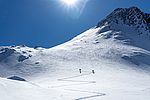 In vielen Spitzkehren gehts bergauf