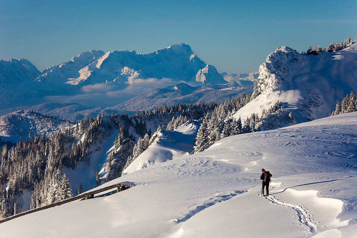 Gipfelblick vom Brauneck zur Zugspitze 