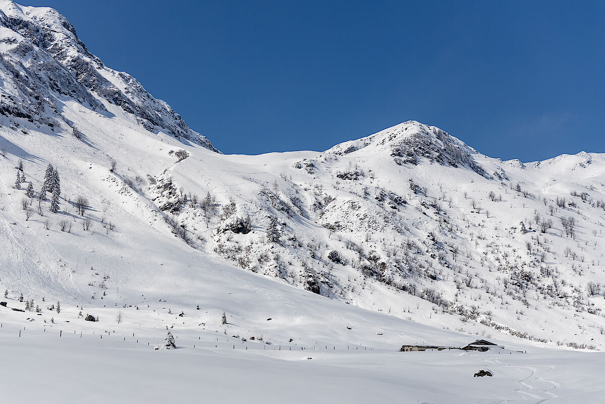 Blick zurück auf die Steilstufe oberhalb der Niederkaralm