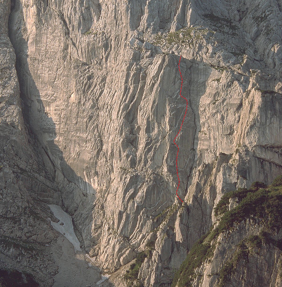 Der Totenkirchl-Sockel mit der Route "Wallstreet"