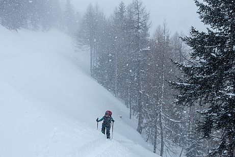 Besonders im Kesselbachtal gibt es einige weniger lawinengefährdete Touren für Tage mit viel Neuschnee. Besonders im Kesselbachtal gibt es einige weniger lawinengefährdete Touren für Tage mit viel Neuschnee.