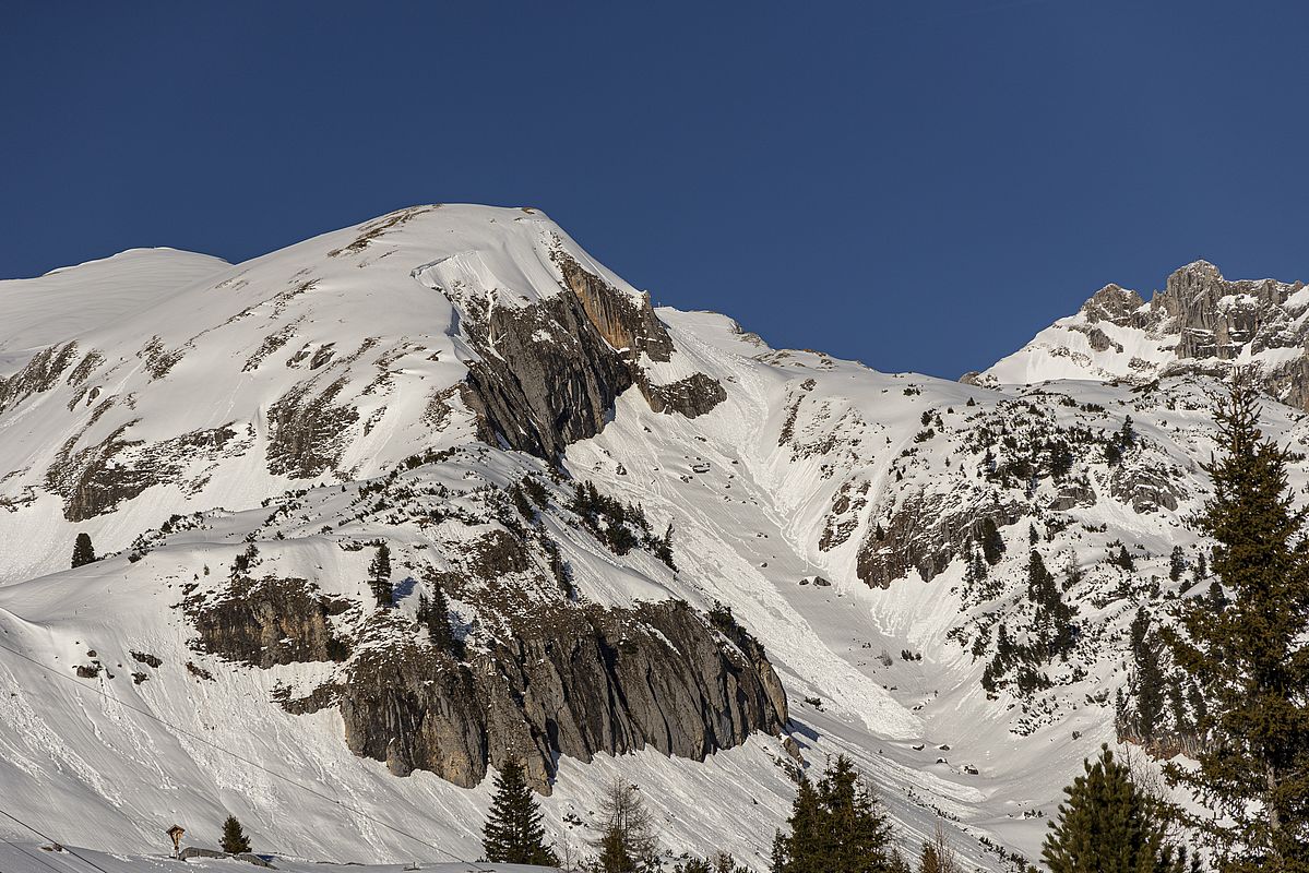 Ein paar Lawinen sind auch abgegangen, allerdings keine großflächigeren Brüche