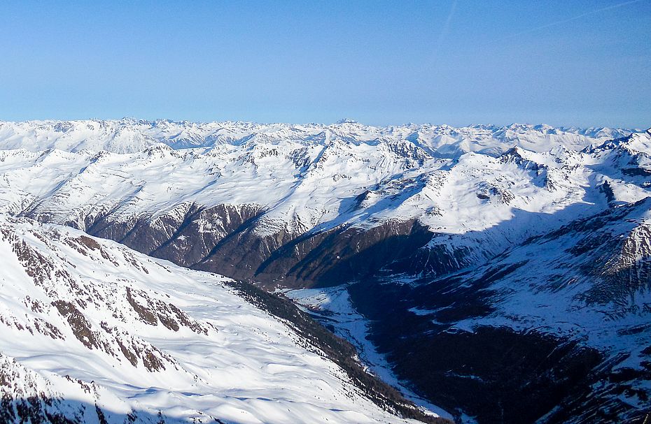 Blick auf die schönen Südhänge über dem Langtauferer Tal. Blick auf die schönen Südhänge über dem Langtauferer Tal.