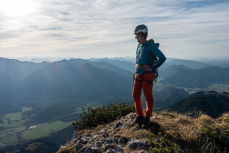 Traumhaftes Nachmittagslicht kurz vor dem Gipfel des Wendelsteins Traumhaftes Nachmittagslicht kurz vor dem Gipfel des Wendelsteins
