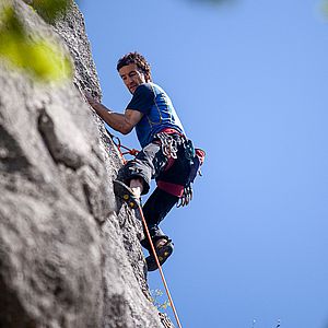 Jo Stark klettert in der "Baywa"