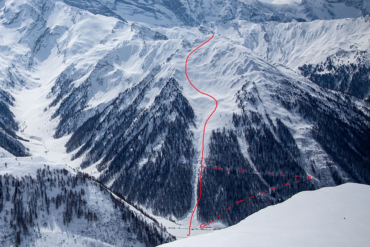 Blick von Norden zum Jochgrubenkopf mit eingezeichneter Aufstiegs- und Abfahrtsroute