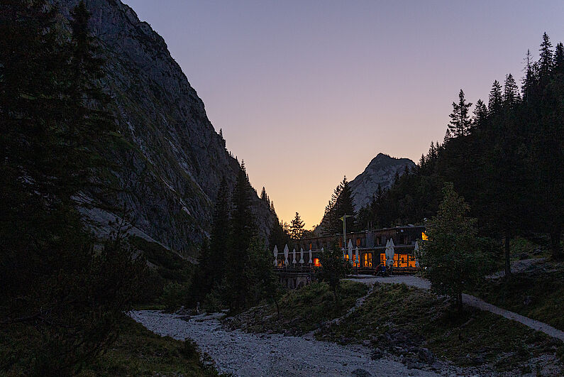 Morgenstimmung am Höllentalangerhaus