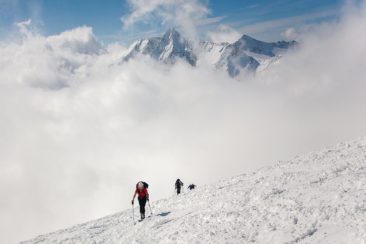 Über den Woken am Hocharn - im Hintergrund der Hohe Sonnblick 