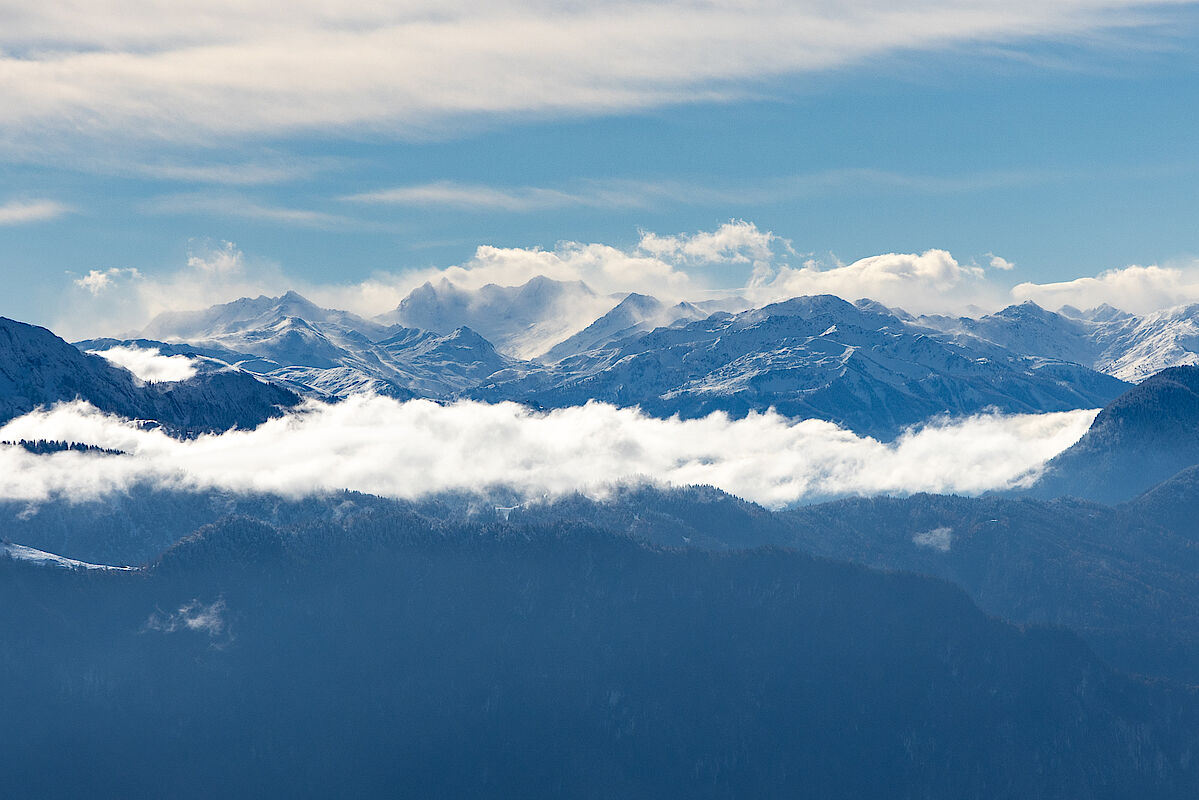 Am Alpenhauptkamm wütet der Föhnsturm