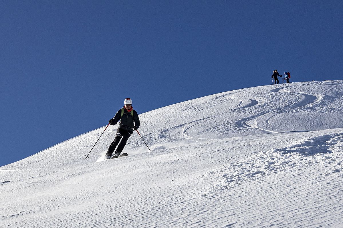 Feiner Pulverschnee bei der Abfahrt