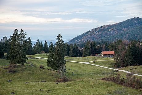 Die Frasdorfer Hütte bietet eine Einkehrmöglichkeit im letzten Teil der Rundtour Die Frasdorfer Hütte bietet eine Einkehrmöglichkeit im letzten Teil der Rundtour